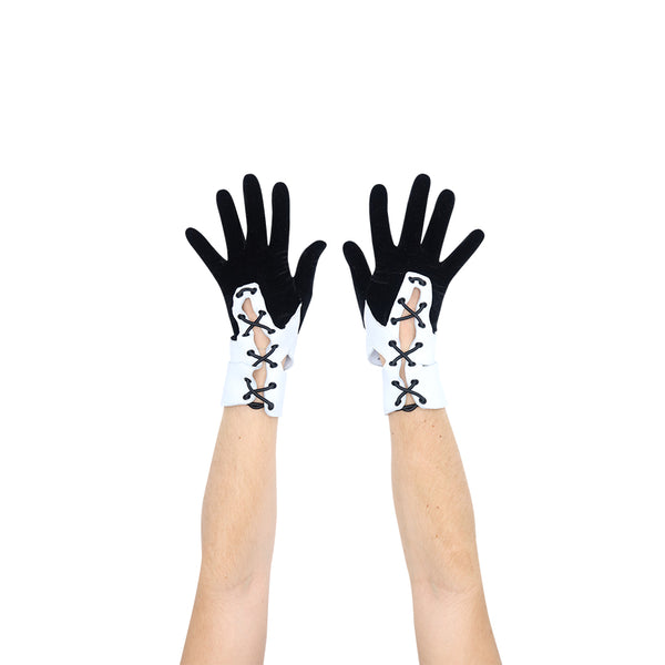 hand model wearing the Penn Station gloves