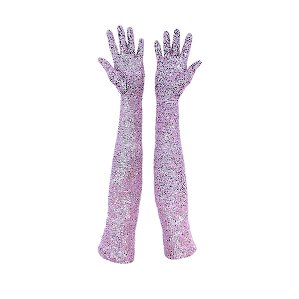 Model’s hands wearing Wing + Weft Vera gloves